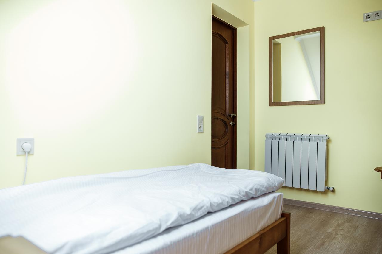 Sweet Home Hostel / Guest House Czerniowce Zewnętrze zdjęcie