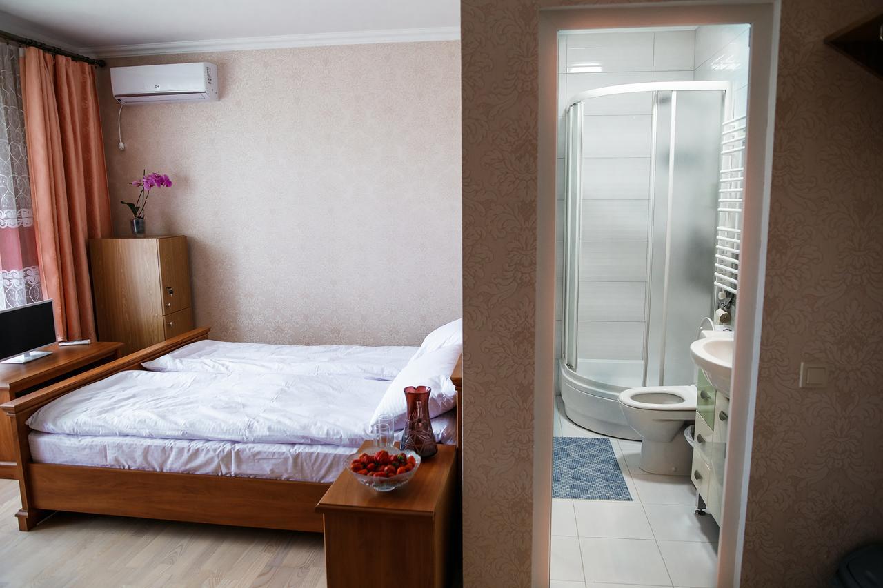 Sweet Home Hostel / Guest House Czerniowce Zewnętrze zdjęcie