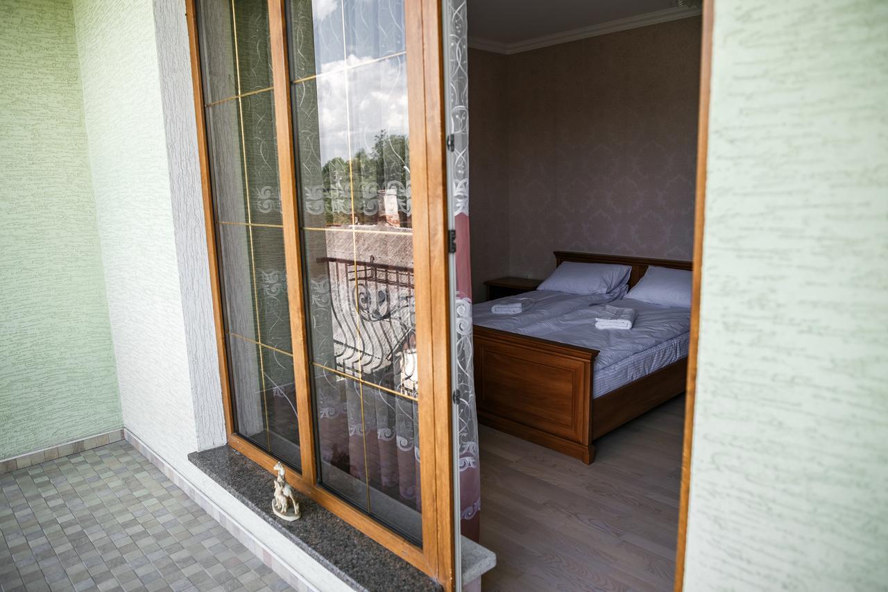 Sweet Home Hostel / Guest House Czerniowce Zewnętrze zdjęcie