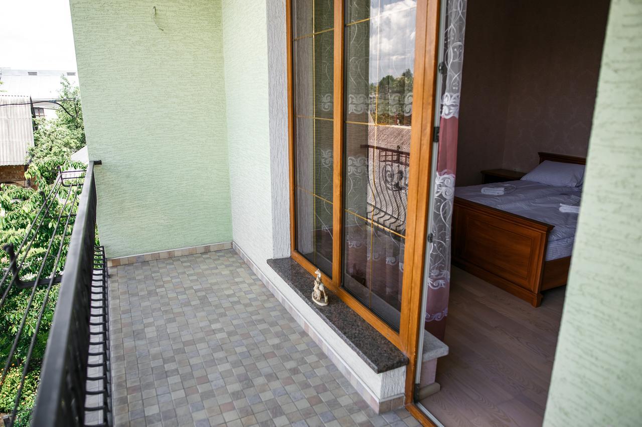 Sweet Home Hostel / Guest House Czerniowce Zewnętrze zdjęcie