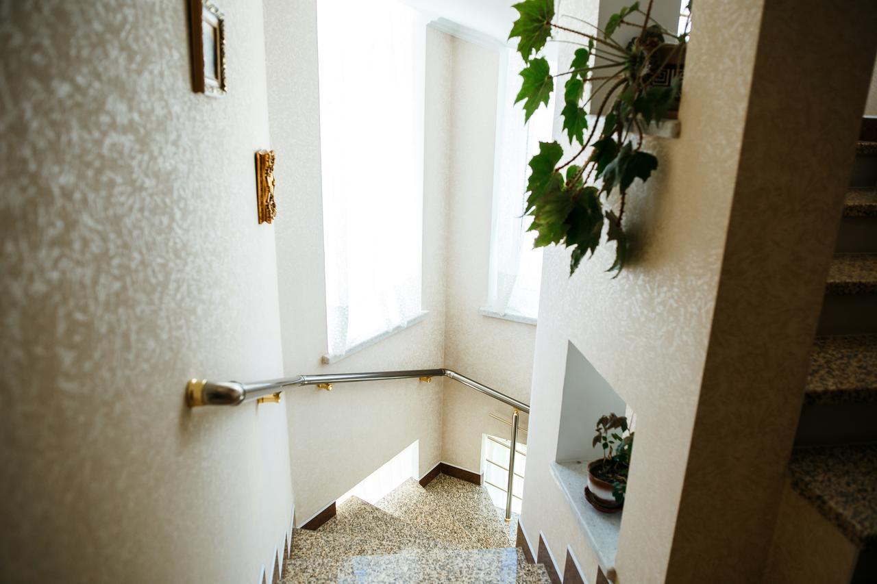 Sweet Home Hostel / Guest House Czerniowce Zewnętrze zdjęcie