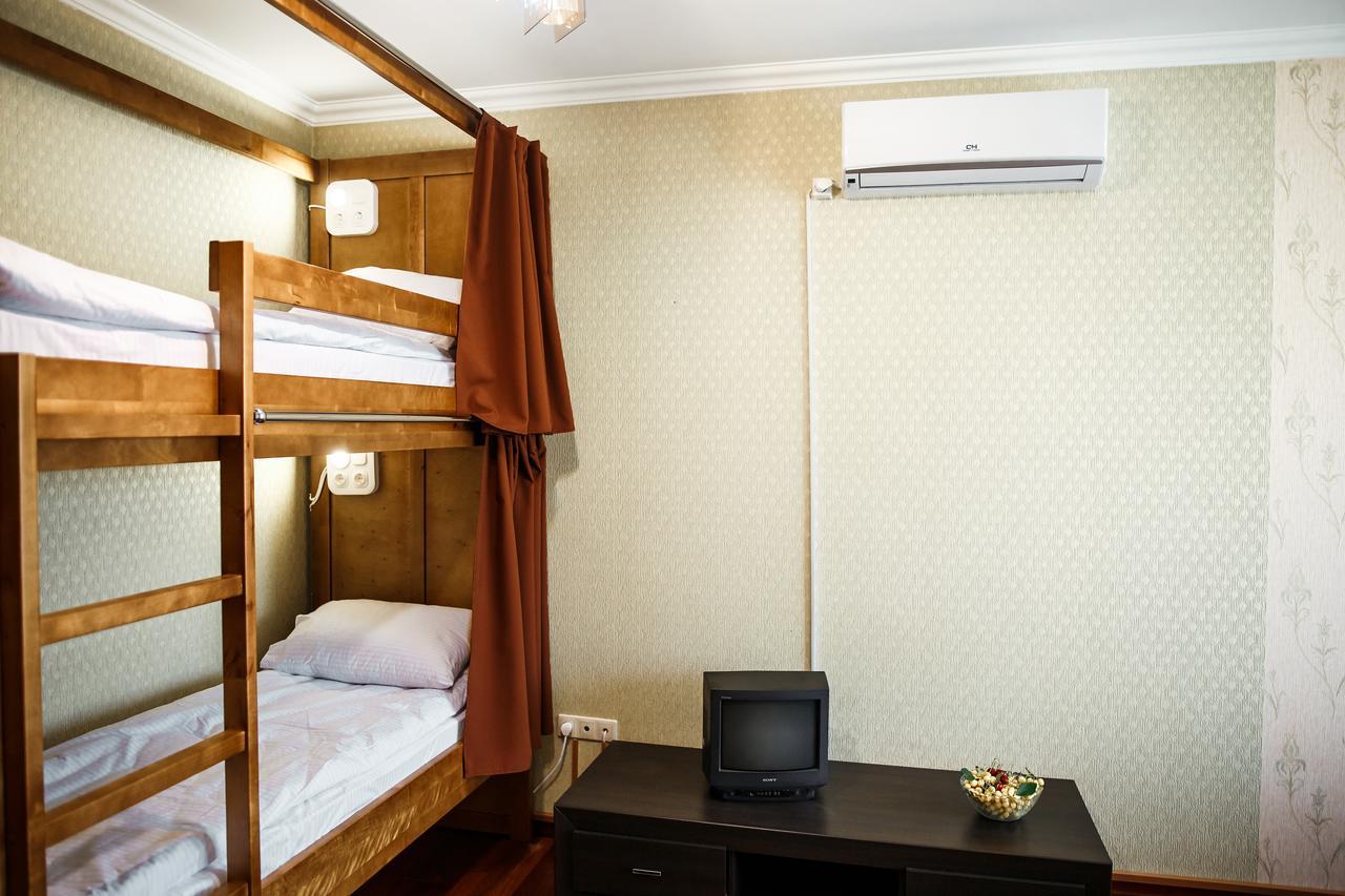 Sweet Home Hostel / Guest House Czerniowce Zewnętrze zdjęcie