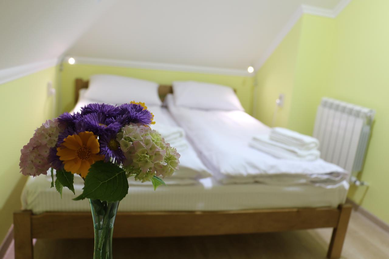 Sweet Home Hostel / Guest House Czerniowce Zewnętrze zdjęcie