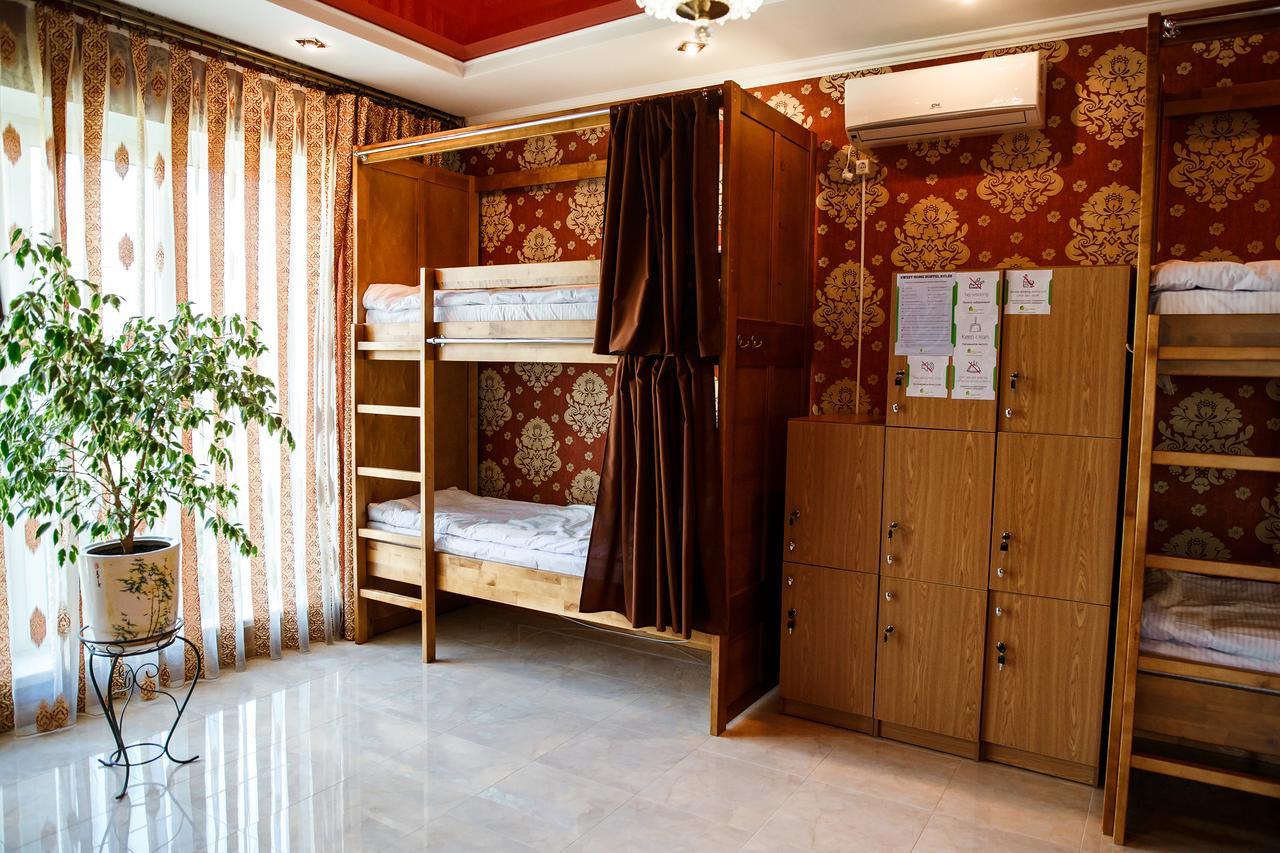 Sweet Home Hostel / Guest House Czerniowce Zewnętrze zdjęcie