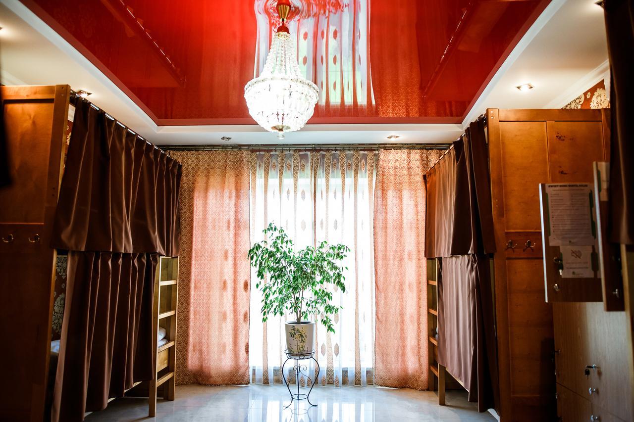 Sweet Home Hostel / Guest House Czerniowce Zewnętrze zdjęcie