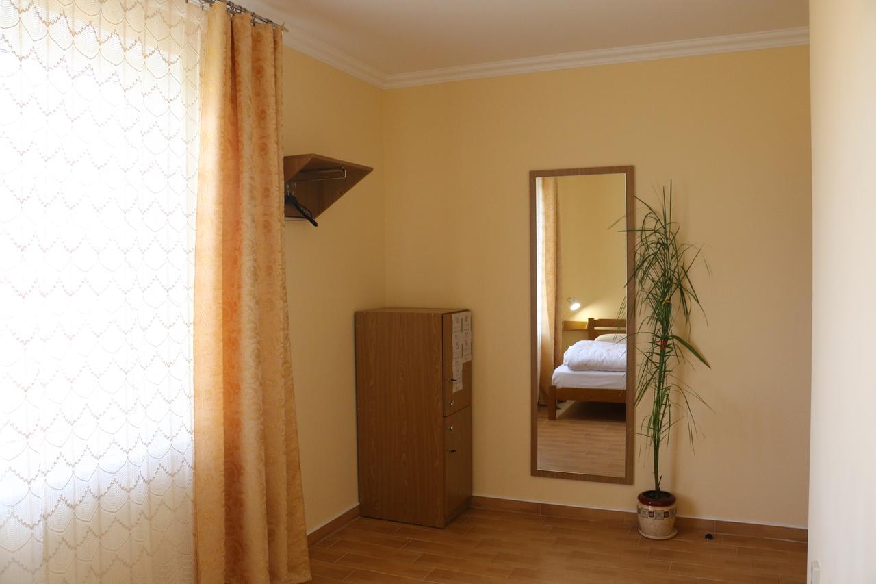 Sweet Home Hostel / Guest House Czerniowce Zewnętrze zdjęcie