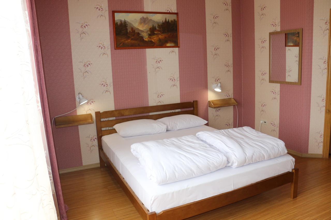 Sweet Home Hostel / Guest House Czerniowce Zewnętrze zdjęcie
