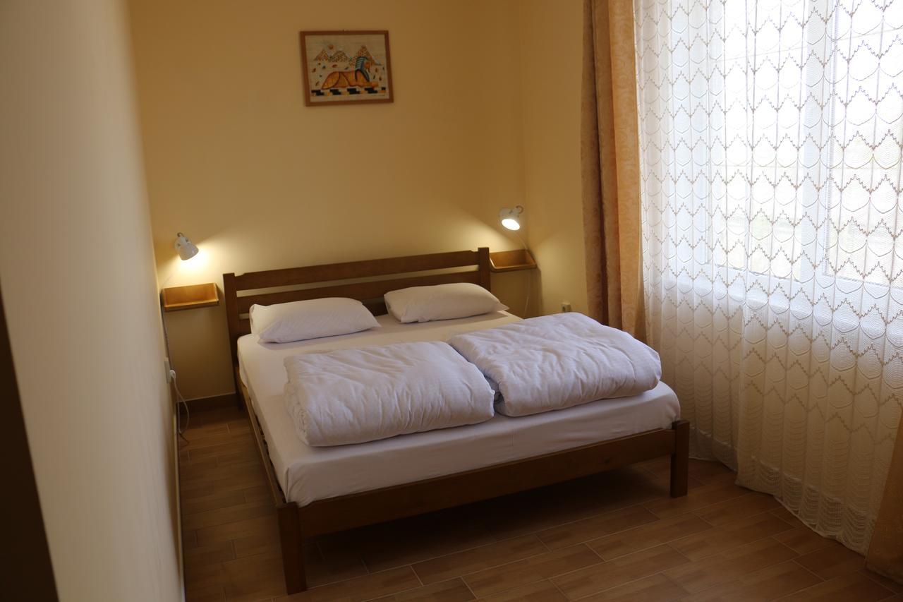 Sweet Home Hostel / Guest House Czerniowce Zewnętrze zdjęcie
