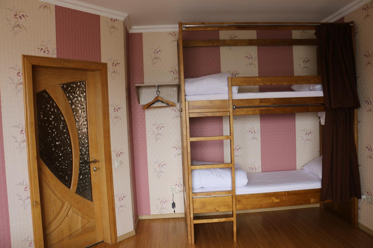 Sweet Home Hostel / Guest House Czerniowce Zewnętrze zdjęcie