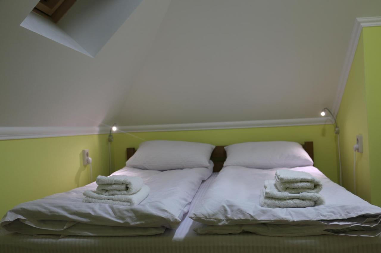 Sweet Home Hostel / Guest House Czerniowce Zewnętrze zdjęcie